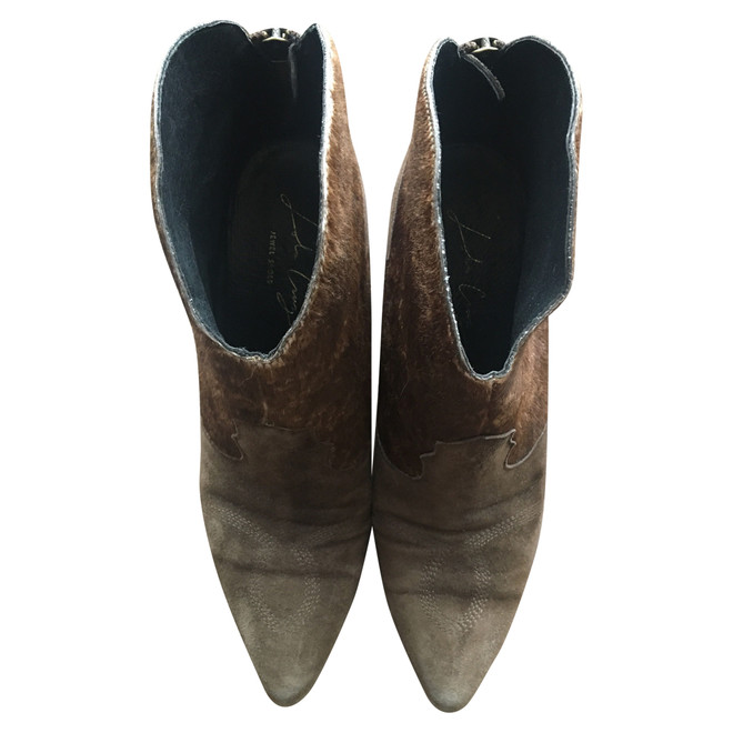 lola cruz ankle boot
