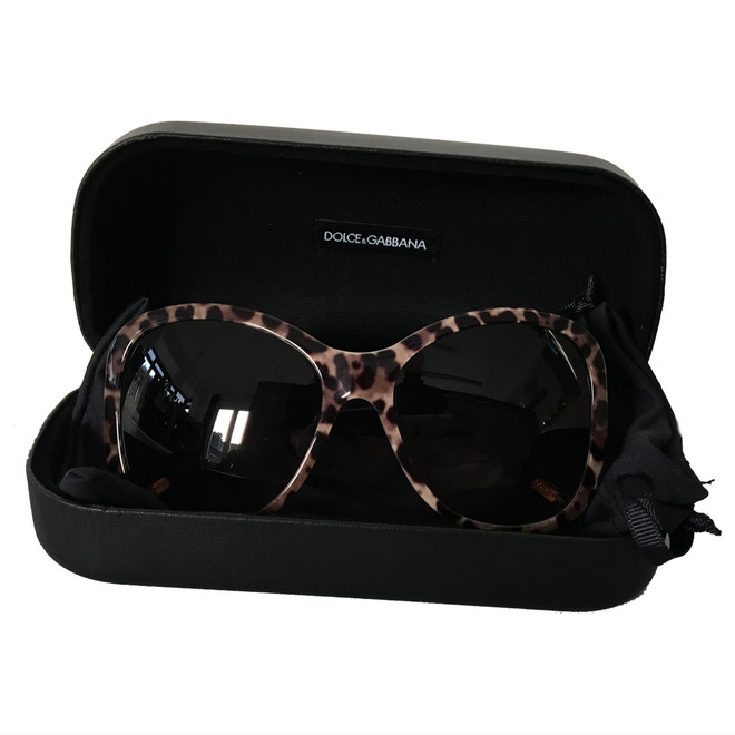 dolce and gabbana hand sunglasses