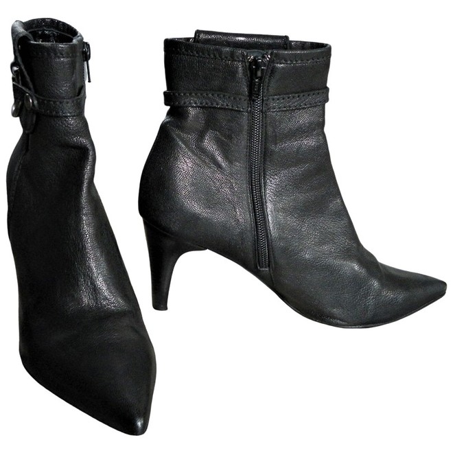 Dyva Ankle boots | The Next Closet Dyva Ankle boots | The Next Closet