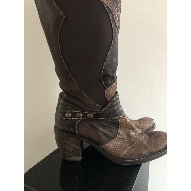Dyva Boots | The Next Closet Dyva Boots | The Next Closet