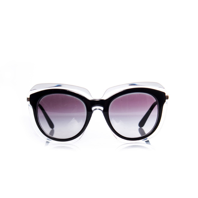 dolce and gabbana hand sunglasses
