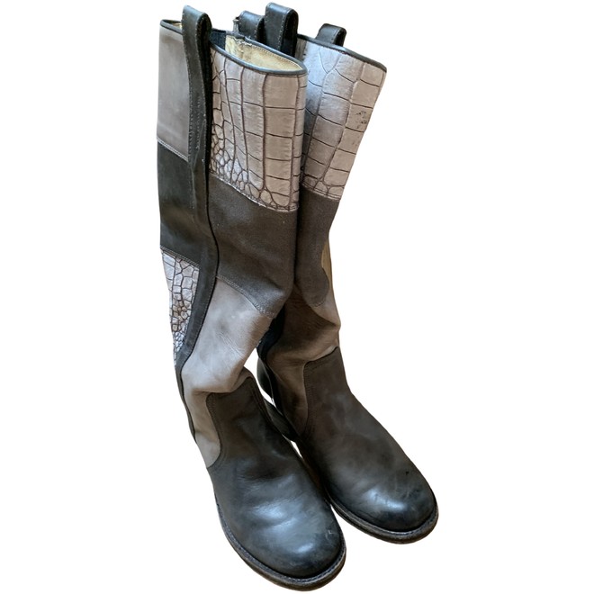 Sendra Laarzen | The Next Closet Sendra Laarzen | The Next Closet