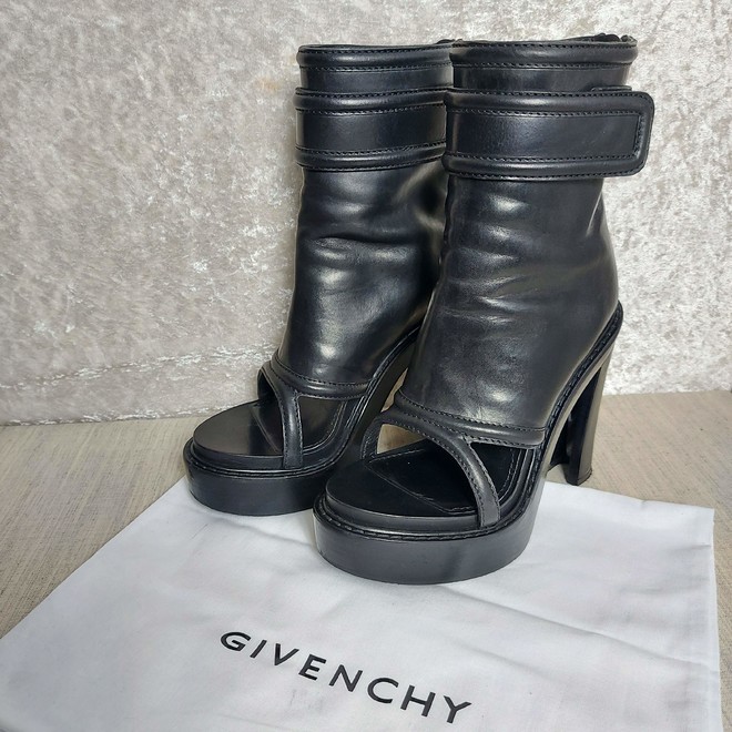 givency heels