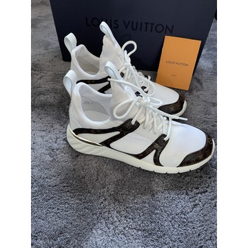 ② Louis Vuitton - Sneakers - Maat: Schoenen / EU 42 — Schoenen — 2dehands