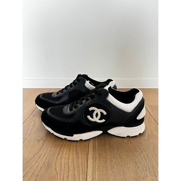 Vintage second hand Chanel sneakers | The