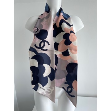 regeren kraan Verder Vintage & tweedehands Chanel sjaals | The Next Closet