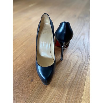 Second hand louboutin clearance shoes