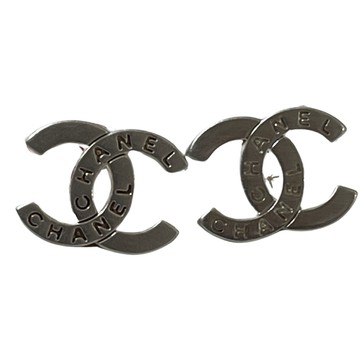 Vintage & second hand Chanel accessories