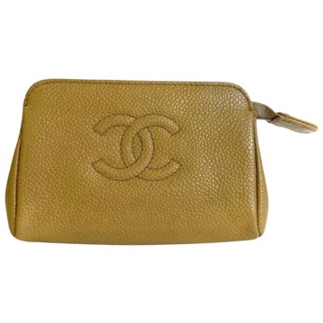 Vintage & second hand Chanel wallets