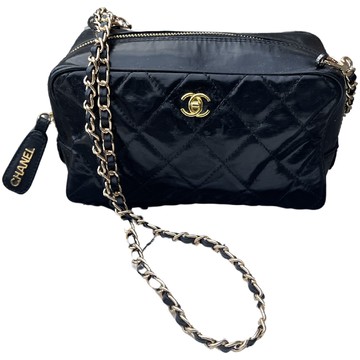 Vintage & second hand Chanel clutches